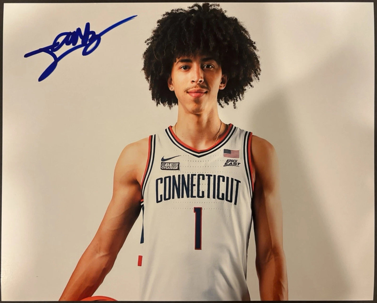 Junior County Autographed/Signed UConn Huskies 8x10 Photo!